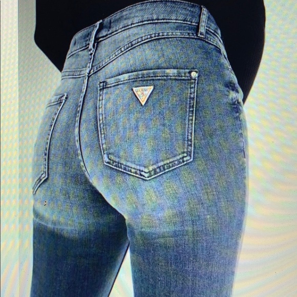 GUESS 1981 Cuffed High-Rise Jeans - Picture 2 of 8